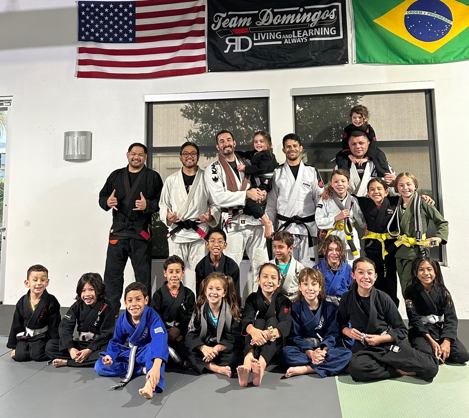 Team Domingos students and coaches training together